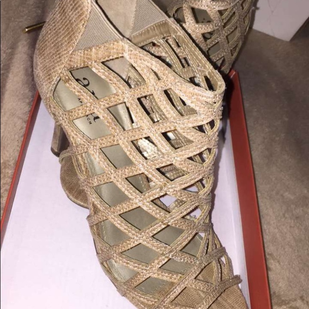 Ana heels